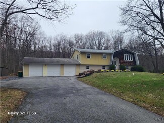 2559 Mountain Rd, Slatington, PA 18080