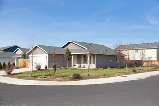 807 Cascade Ave, Moxee, WA 98936