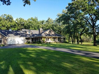 5691 E Canfield Rd, Chana, IL 61015