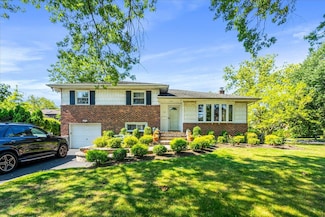 157 Birch Dr, New Hyde Park, NY 11040
