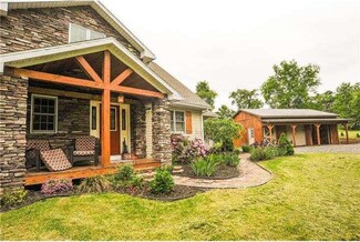 201 Clover Ln, Perkiomenville, PA 18074