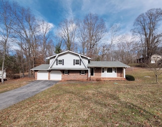 822 Skyline Park Dr, Signal Mountain, TN 37377