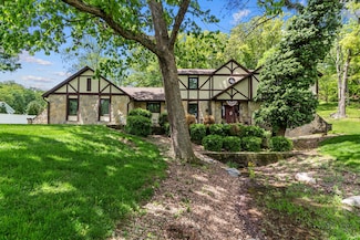 671 Carriage Ct, Newark, OH 43055