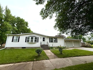 838 Pine St, Wabasso, MN 56293