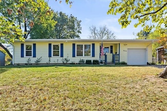 9520 Grandview St, Overland Park, KS 66212