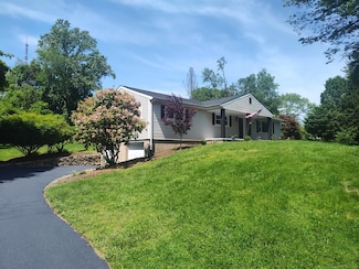 279 Beacon Hill Rd, Trumbull, CT 06611
