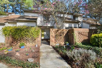 11 Bloomsbury Ct, Chapel Hill, NC 27517