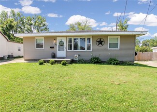 336 W Fryer Ave, Charleston, IL 61920