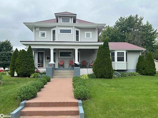 703 N 8th St, Chariton, IA 50049