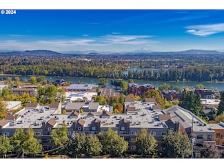 4320 S Corbett Ave Unit 108, Portland, OR 97239