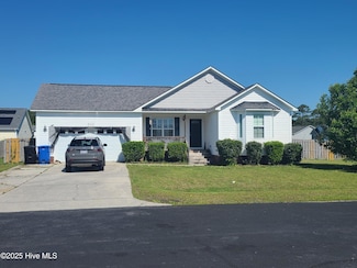 300 Pine Ridge Ln, Holly Ridge, NC 28445