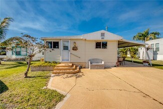 217 Lamplighter Ln, North Fort Myers, FL 33917