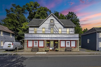 31 S Montgomery St, Walden, NY 12586