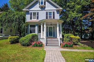 126 Grant Ave, Cresskill, NJ 07626