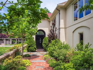 10 Bluewater Hill S, Westport, CT 06880