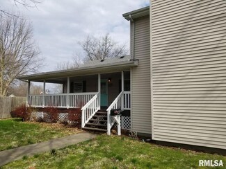 531 E Waverly St, Virden, IL 62690