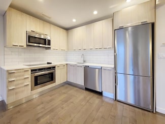 30-40 21st St Unit 304, Long Island City, NY 11102