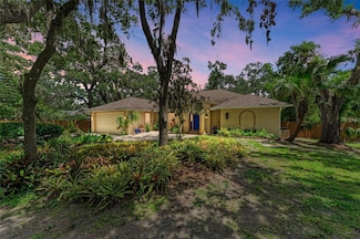 3217 Oak Grove Dr, Sarasota, FL 34243