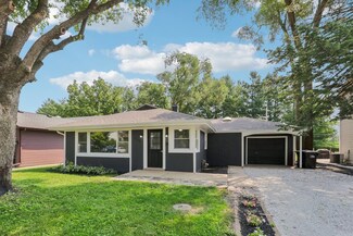 5506 Oakwood Dr, Oakwood Hills, IL 60013