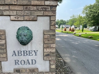 6837 Abbey Rd S, Canfield, OH 44406
