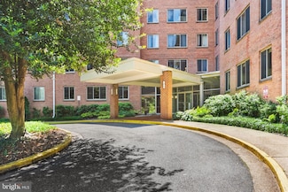 3000 Spout Run Pkwy Unit B606, Arlington, VA 22201