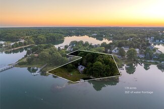 4 Robin Ln, Portsmouth, NH 03801