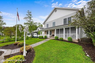 121 Islandview Dr, Lake Ariel, PA 18436