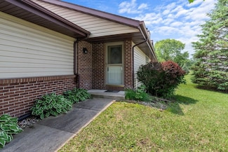 612 Wellington Dr, West Bend, WI 53090