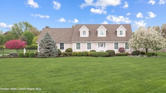 10 James Ln, Kinderhook, NY 12106