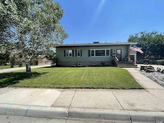 860 S 5th St, Lander, WY 82520