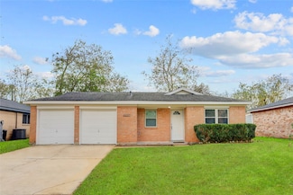 525 W Mimosa St, Angleton, TX 77515