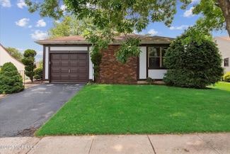 26 Lansdale Dr, Marlboro, NJ 07746