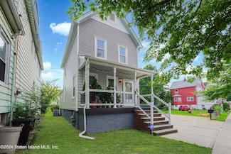 28 Hooker Place, Staten Island, NY 10302
