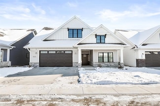 505 Vintage Ln, Pella, IA 50219