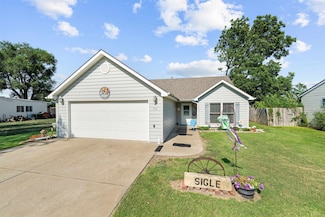 764 Willow Dr, Salina, KS 67401