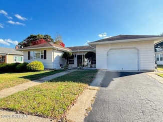 11 Pebble Beach Ct, Toms River, NJ 08757