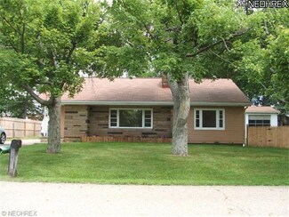 8591 Mapleford St SW, Navarre, OH 44662