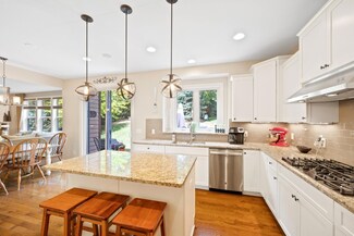 4041 Pipewood Ln, Excelsior, MN 55331