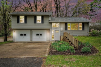 806 Ludgate Ln, Portage, MI 49002
