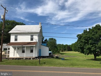 704 Montgomery Ave, Pennsburg, PA 18073