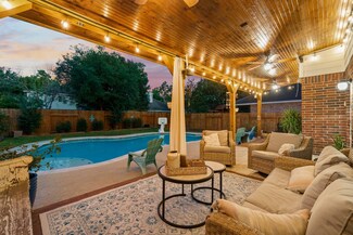 18 Poplar Pine Ct, Conroe, TX 77385