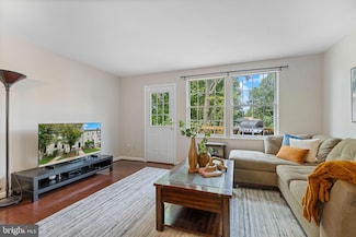 6582 Skylemar Trail, Centreville, VA 20121