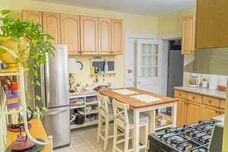 566 Wilmot Ave Unit 4, Bridgeport, CT 06607