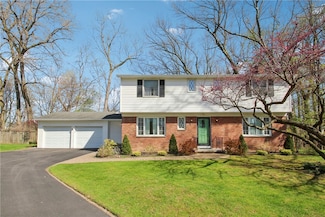 16 Bay Knoll Rd, Rochester, NY 14622