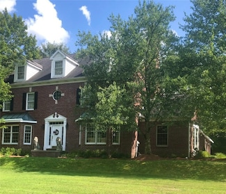 500 Morningstar Dr, Ellwood City, PA 16117