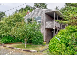 1255 S Evergreen A-B St, Cannon Beach, OR 97110