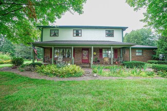 1365 E Davis Rd, Greenfield, IN 46140