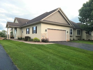 1228 Cameron Cir Unit 82, Neenah, WI 54956