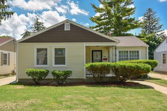 1913 W Eggert Place, Milwaukee, WI 53209