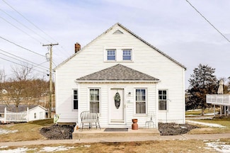 13 W Main St, Danville, OH 43014